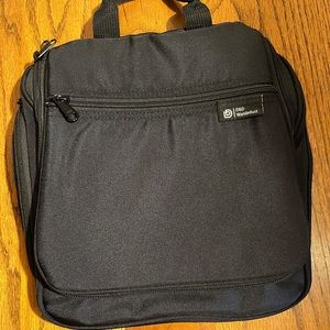 D&D Wanderlust Hanging Toiletries Bag NEW Black Men or Womens